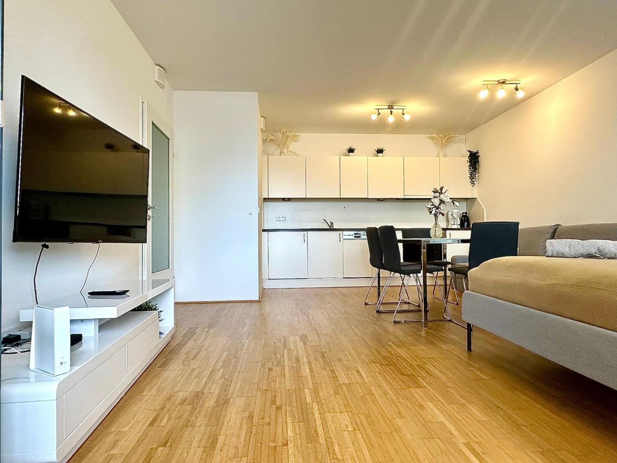 Apartament High Rise, Netflix, 2 Min To Main Station Wiedeń Zewnętrze zdjęcie